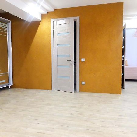 Light Apartment Center City Chişinǎu Buitenkant foto